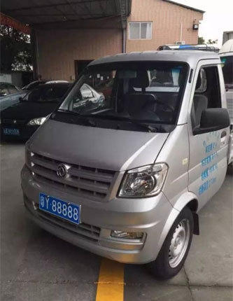 粤y88888百万豪牌挂在2万元货车上