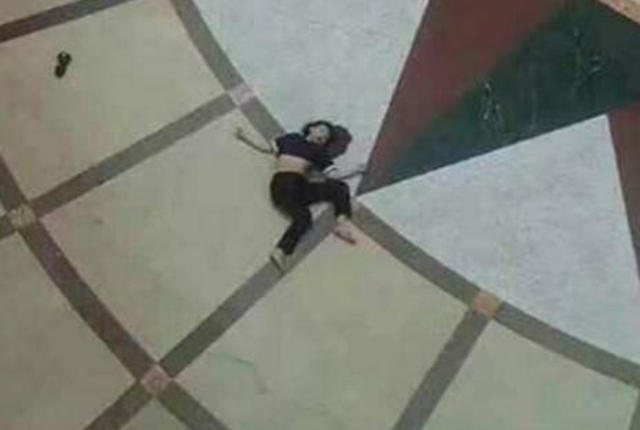 (8月14日)18时许,荔湾警方接到群众报警,称在荔湾广场南塔有人坠楼