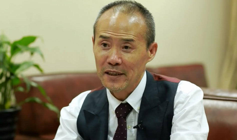 王石奔命一年 他的对手躺着赚了252亿