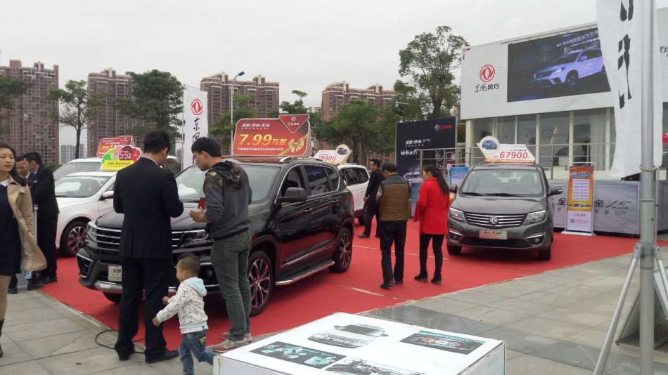 惠阳春季车展 引众多车迷现场购车