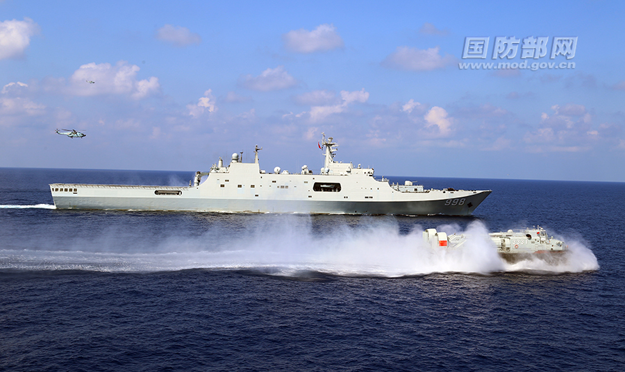 南海舰队在陌生海域开展实战化训练