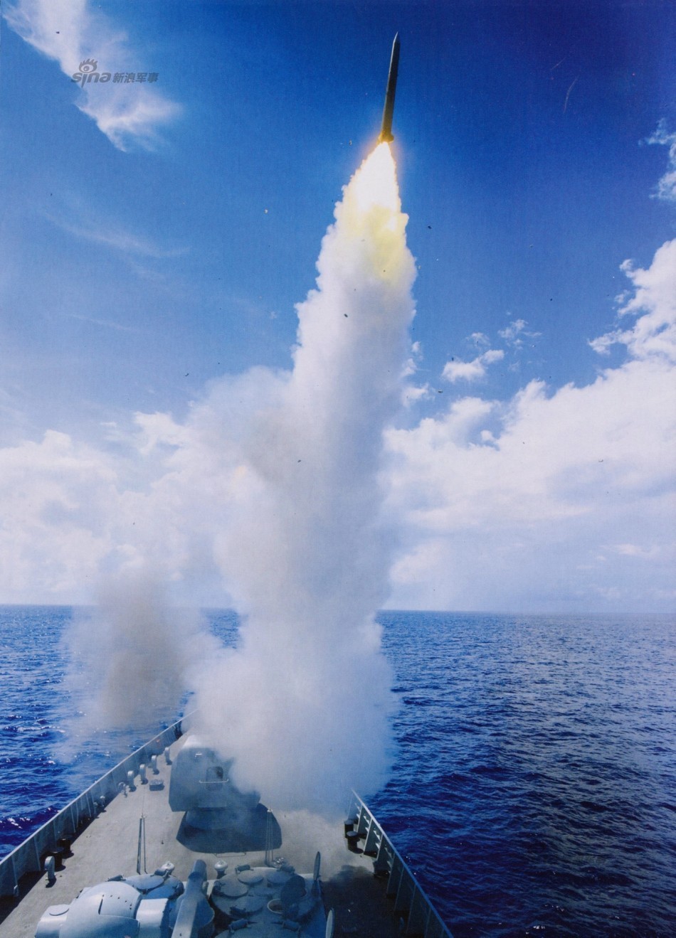 中华神盾舰各式武器开火 画面十分震撼