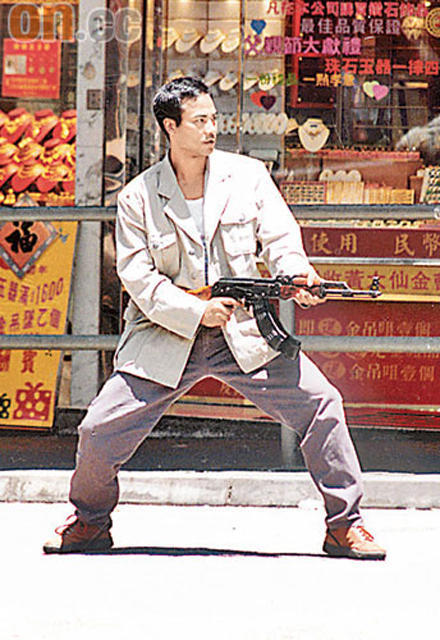 任达华主演的《悍匪》便是以叶继欢的故事为蓝本的一部