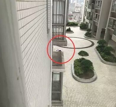 廉江一男子跳楼 脑浆迸裂当场死亡