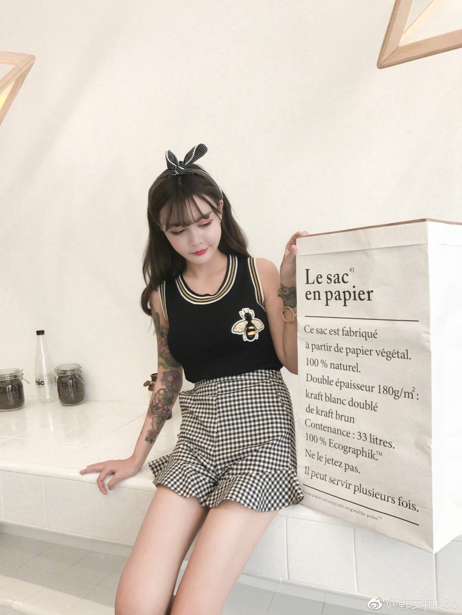 《变形计》网红韩安冉麻花辫造型清纯惹人爱