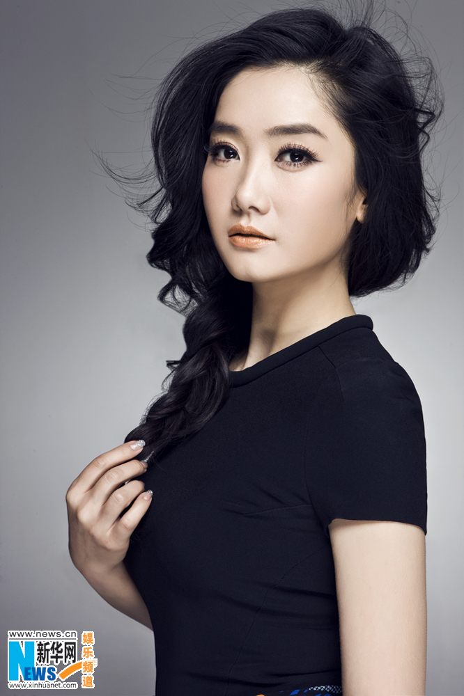 凤凰传奇最新写真 复古风难掩霸气