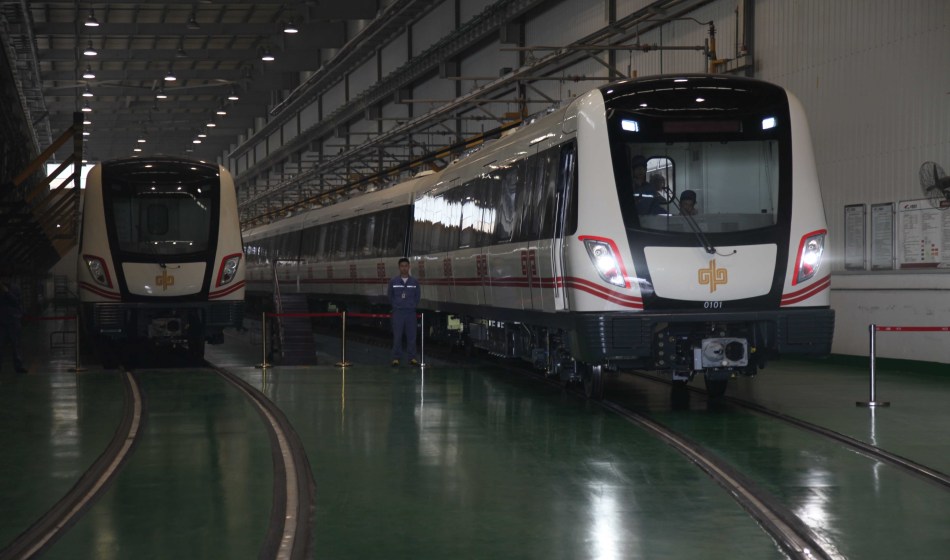 郑州地铁首列电客车到达郑州