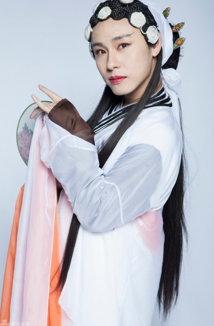 百变大咖秀邓紫棋模仿惠特尼 孙坚变青蛇