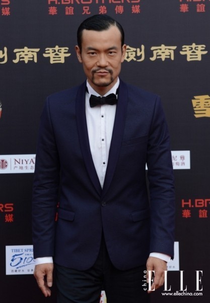 新科影帝廖凡,礼服不是重点,精心修剪的造型胡子才是整体造型的最亮点