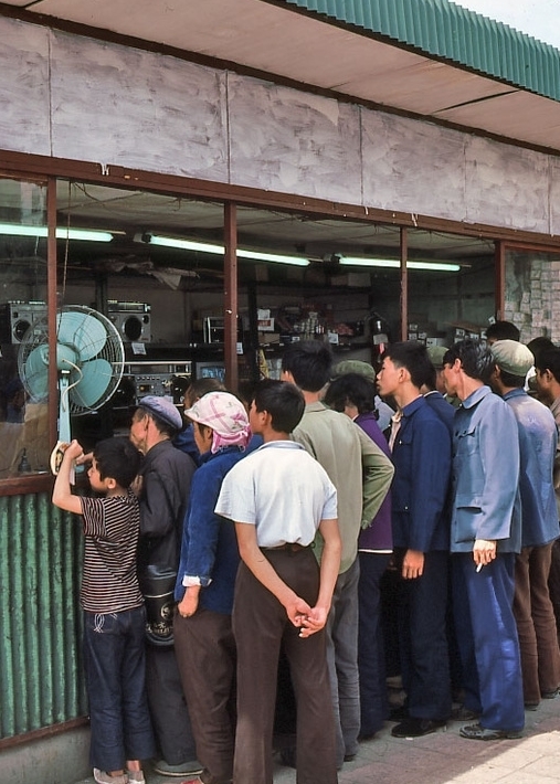 外国摄影师镜头下的1983年中国严打时期