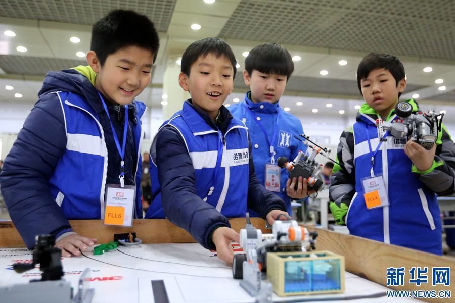 河南安阳:智趣横生的青少年机器人竞赛