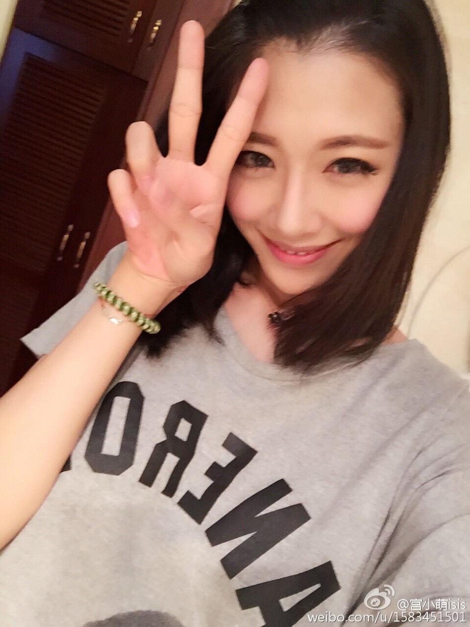 申花悍将李建滨的娇妻宫小萌一直是中超辣妈的典范,不仅孕后身材恢复