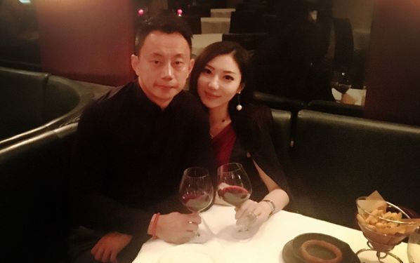 申花门将李帅女友 性感迷人
