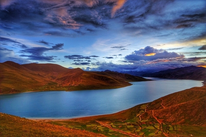 羊卓雍错:人间仙境里的一抹蓝