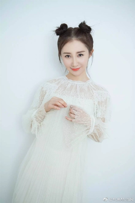 众女星犄角发型超俏皮 娜扎热巴柳岩都爱ta