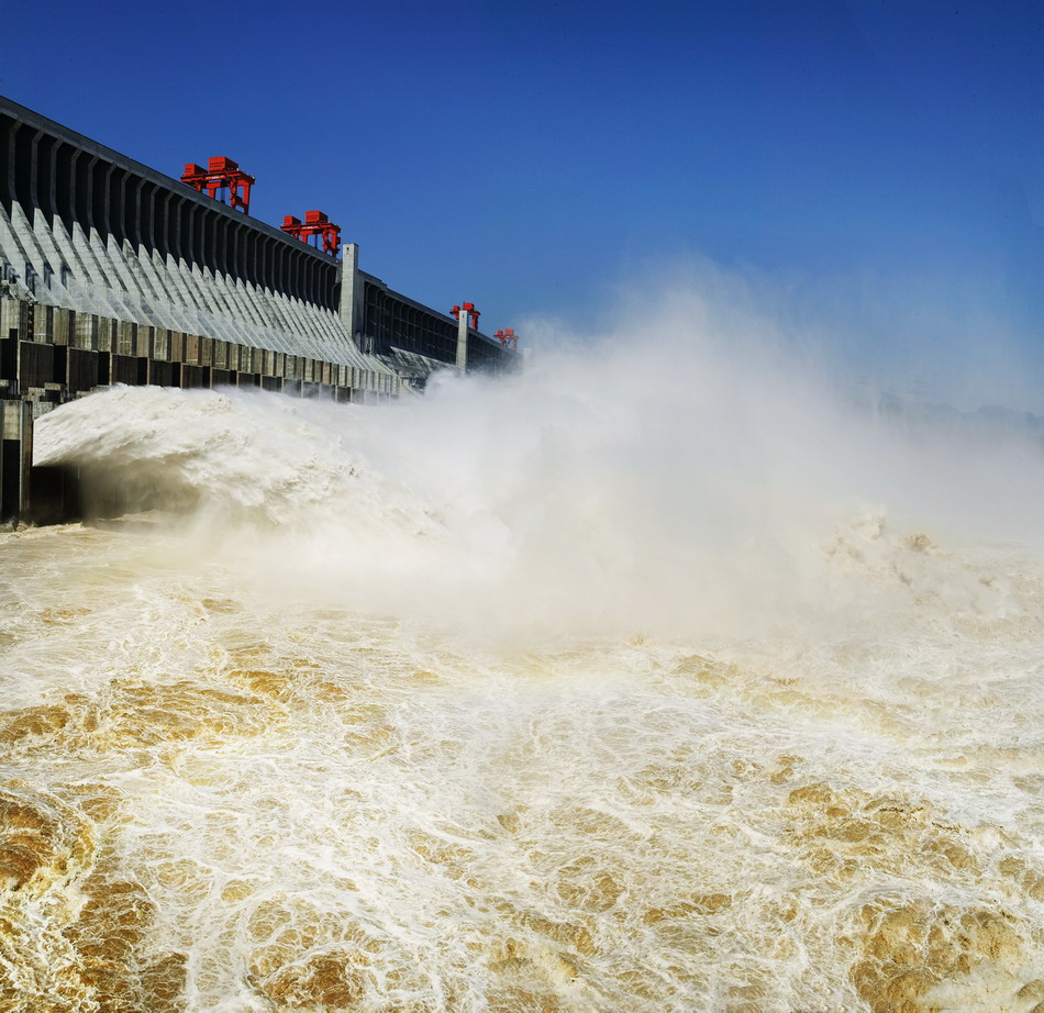 三峡工程建筑由大坝,水电站厂房和通航建筑物三大部分组成.