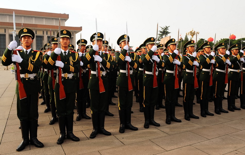 国旗护卫队在天安门广场练习