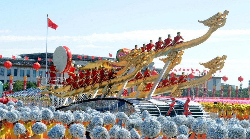 这是广东彩车.新华社记者杨世尧摄