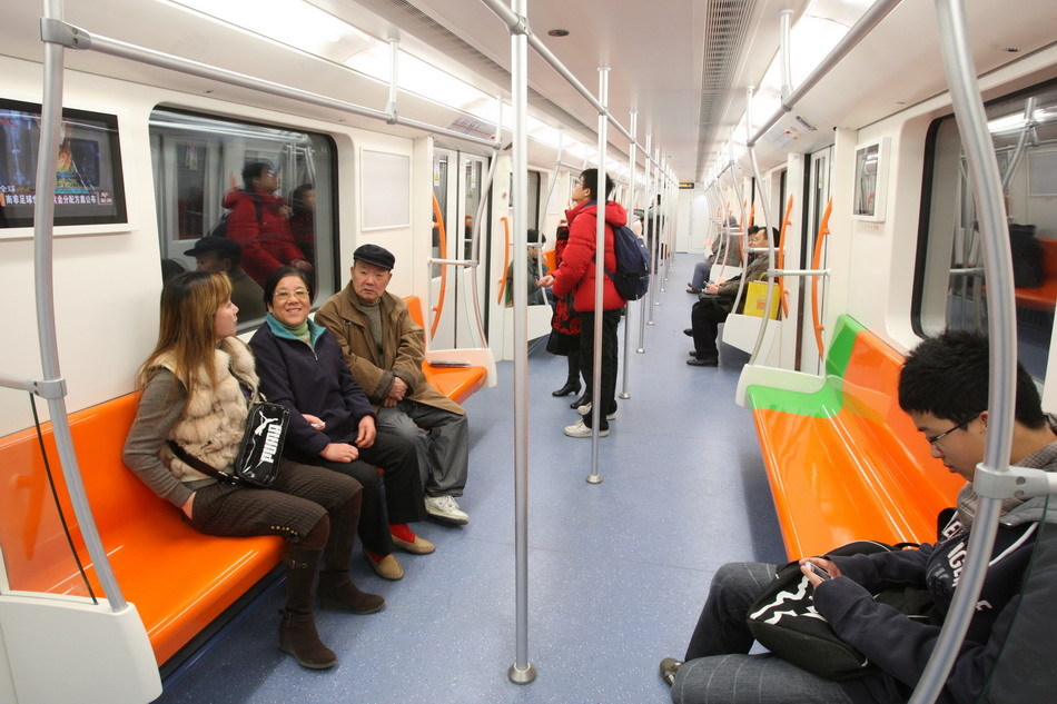 上海轨道交通7号线开始试运营