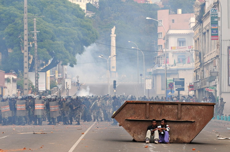 战争与灾难类单幅金奖-马达加斯加反对派提出进驻政府部门新策略