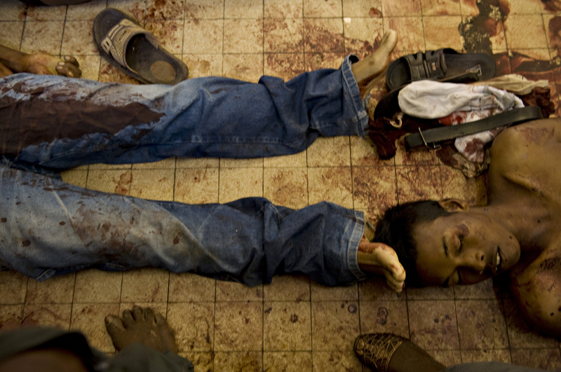 一些示威者的尸体停放在马达加斯加首都塔那那利佛的医院太平间