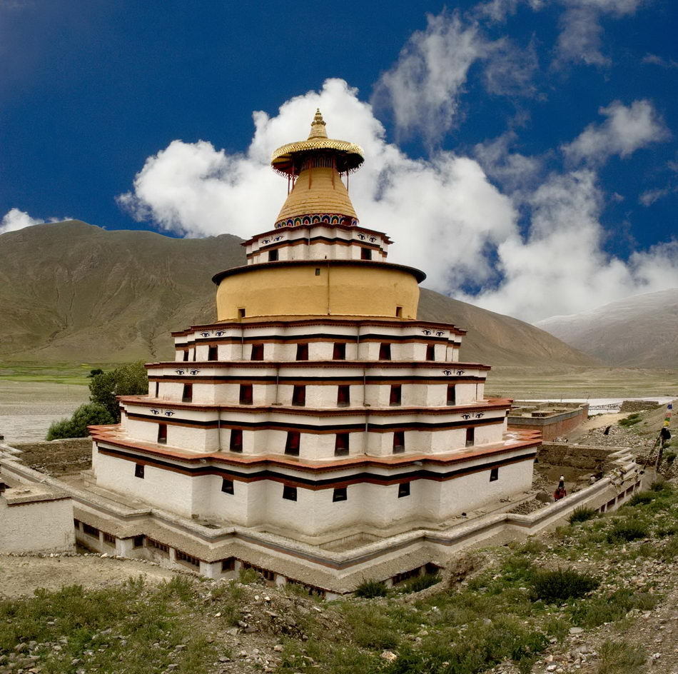 昂仁日吾其金塔