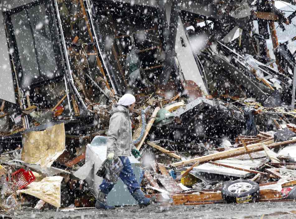 日本地震后灾区开始降雪