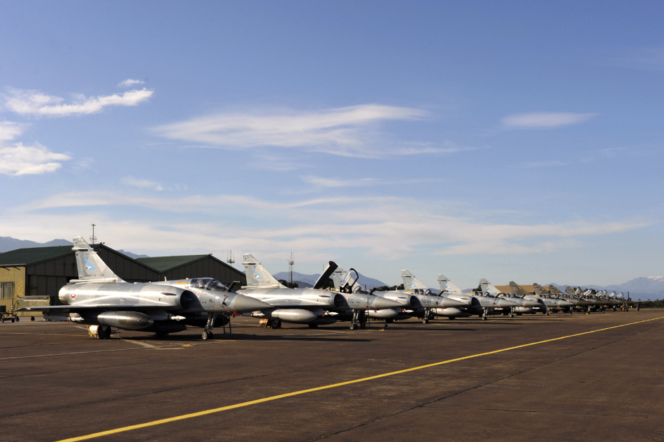 实拍地中海科西嘉岛法国空军基地幻影2000战斗机_高清图集_新浪网