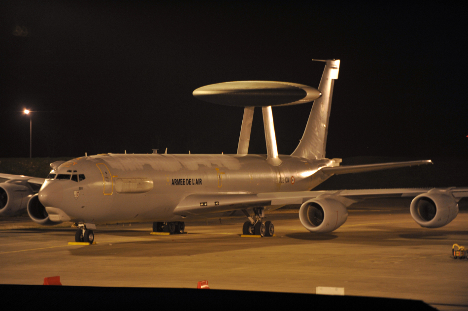 法国空军预警机执行利比亚军事行动_高清图集_新浪网