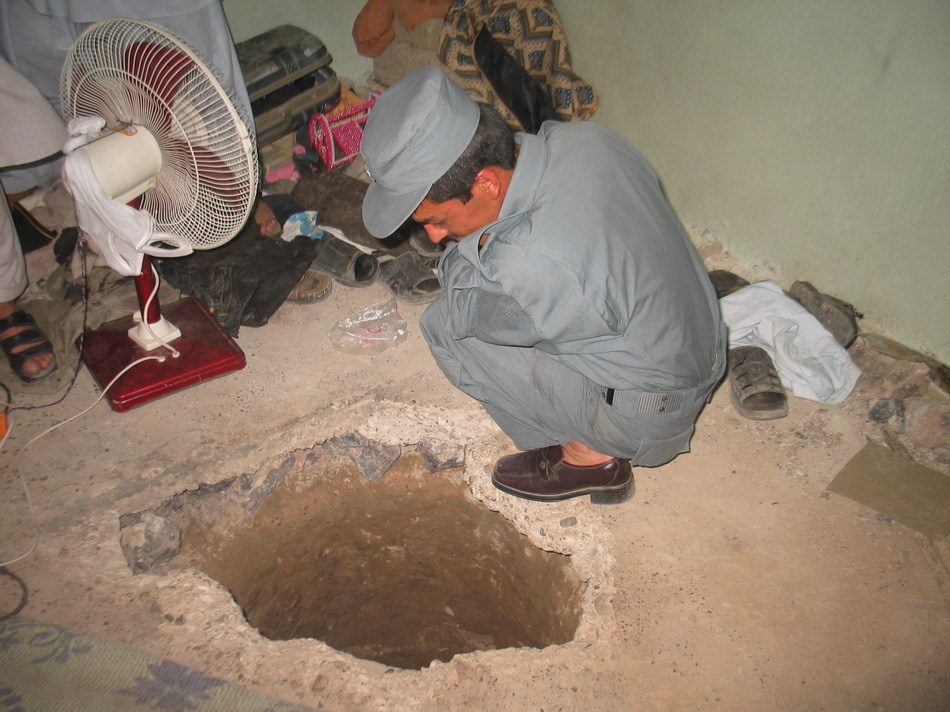 阿富汗近500名囚犯挖数百米长地道越狱