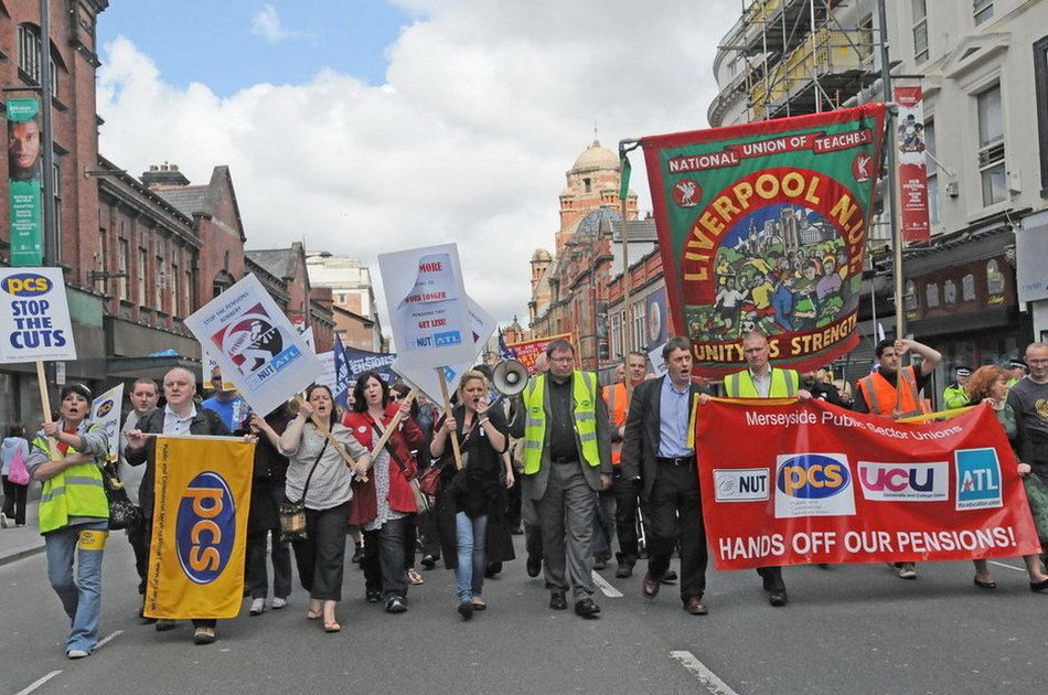 英国数十万公职人员罢工