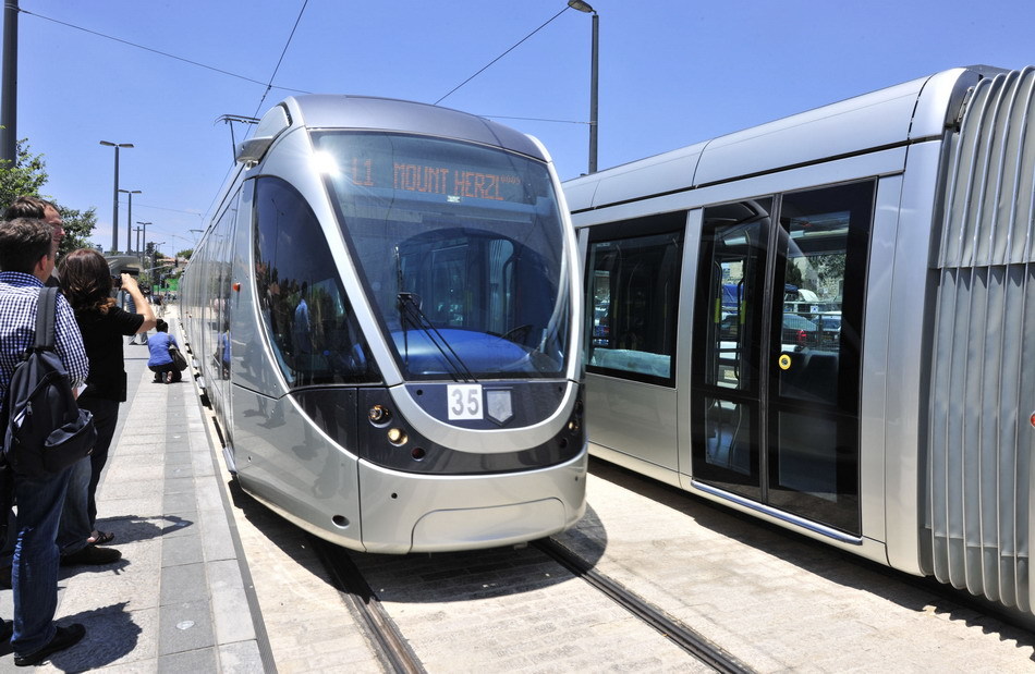 外国记者受邀试乘耶路撒冷第一条轻轨