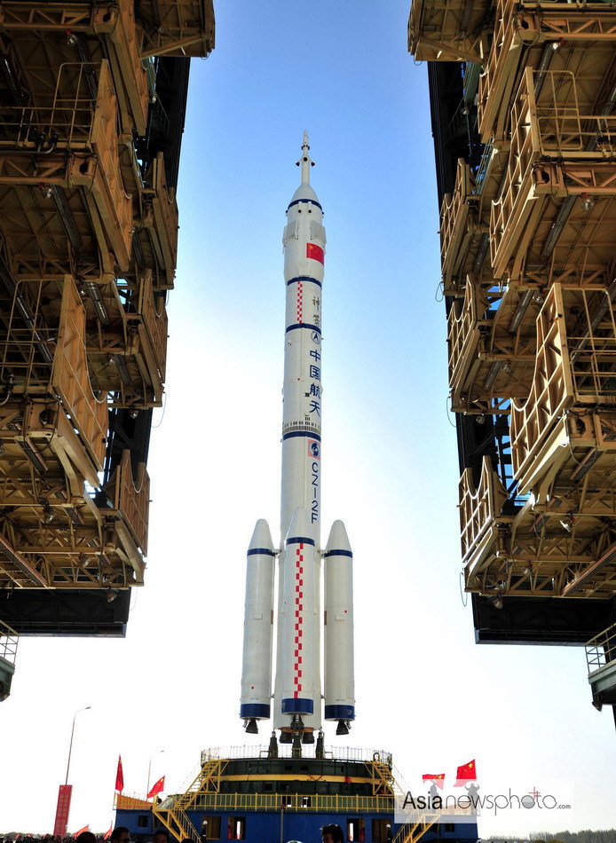 1 / 7 神舟八号飞船,长征二号f遥八火箭,10月26日在酒泉卫星发射中心