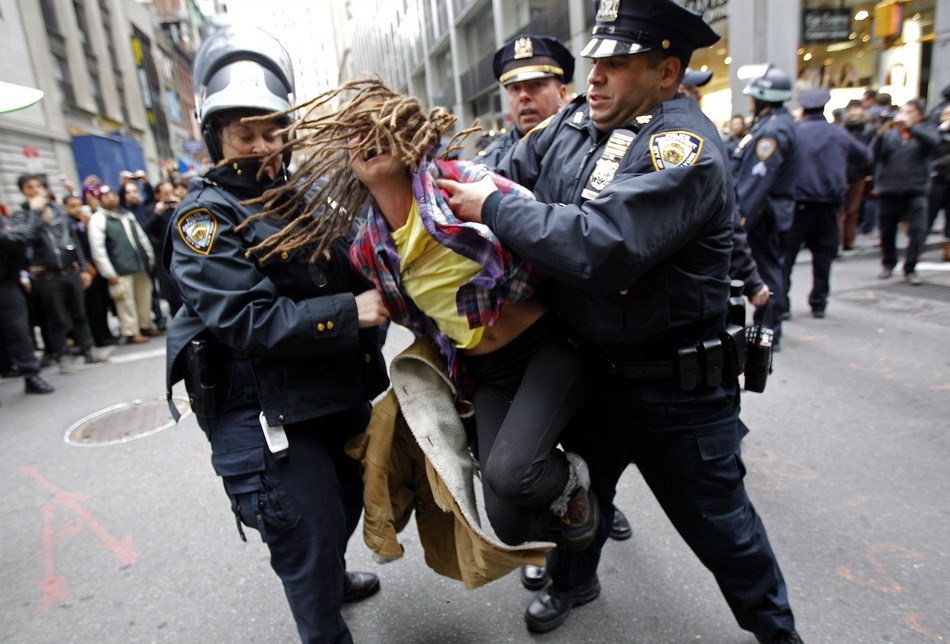 美国近200名占领华尔街示威者被捕