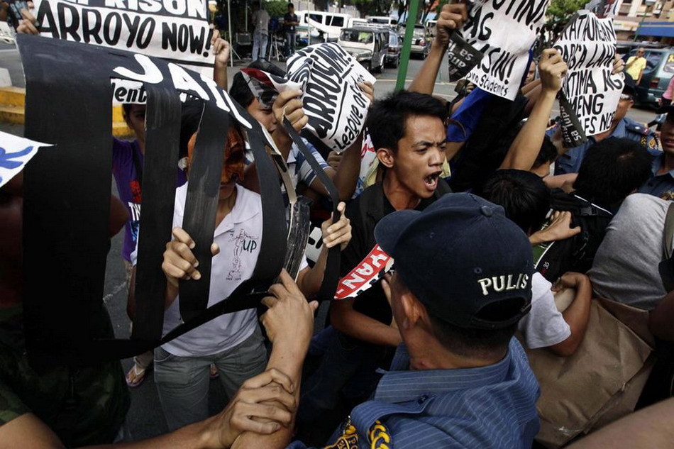 菲律宾激进分子集会要求严惩阿罗约