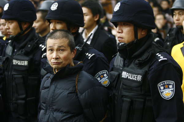 昆明黑老大及其情妇被执行死刑_高清图集_新浪网