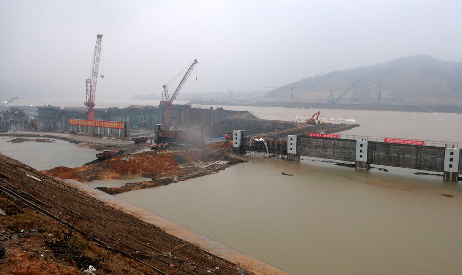 出现重大险情的峡江水利枢纽围堰大堤