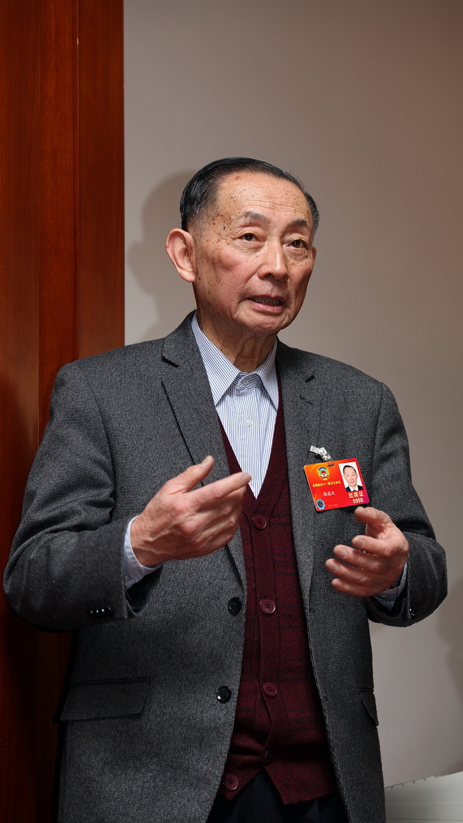 全国政协委员,北京京剧院梅兰芳京剧团团长梅葆玖.