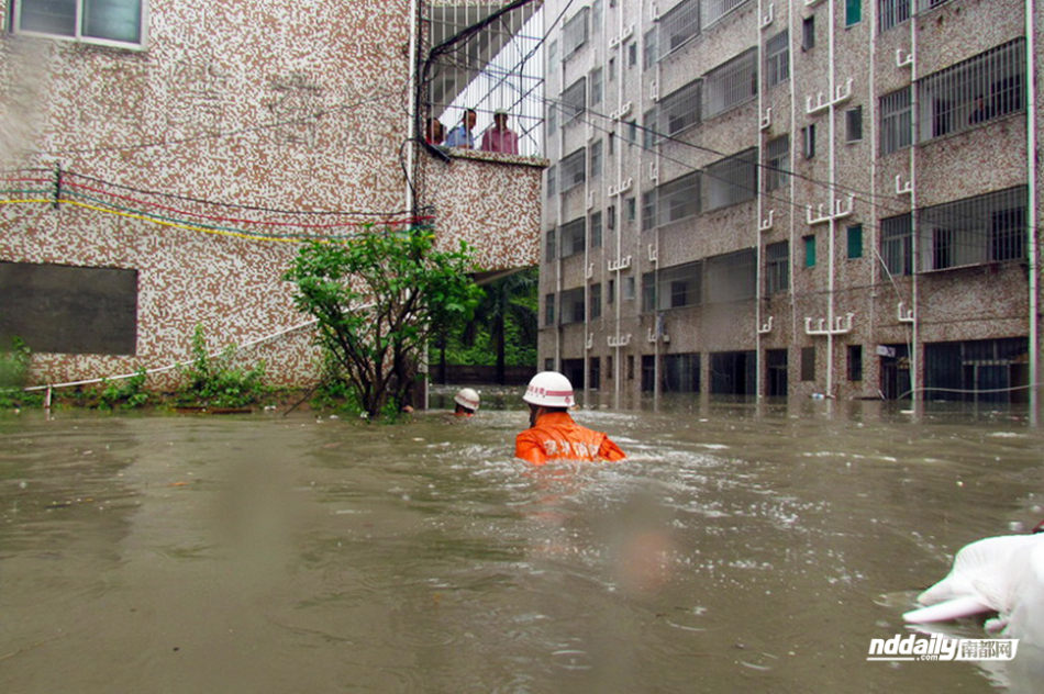广州深圳等地遭暴雨袭击局地积水达2米_高清图集_新浪网