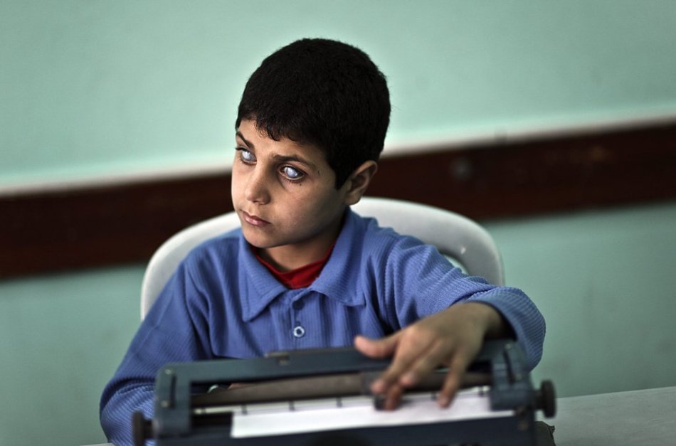 给黑暗一点光:走进加沙盲童学校