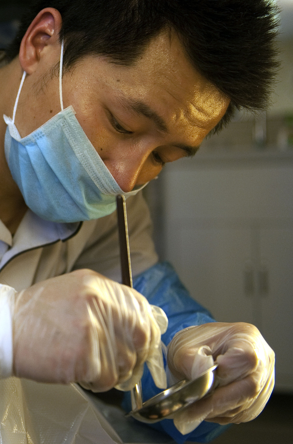 探访90后入殓师职业生活_高清图集_新浪网