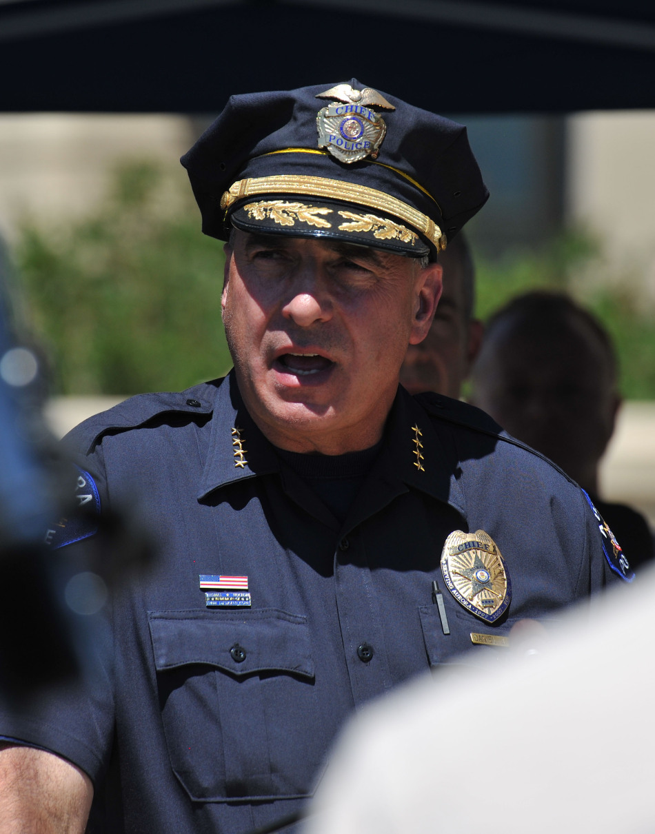 猜你喜欢 8 / 9 7月21日,在美国科罗拉多州奥罗拉市,警察从枪击案犯罪