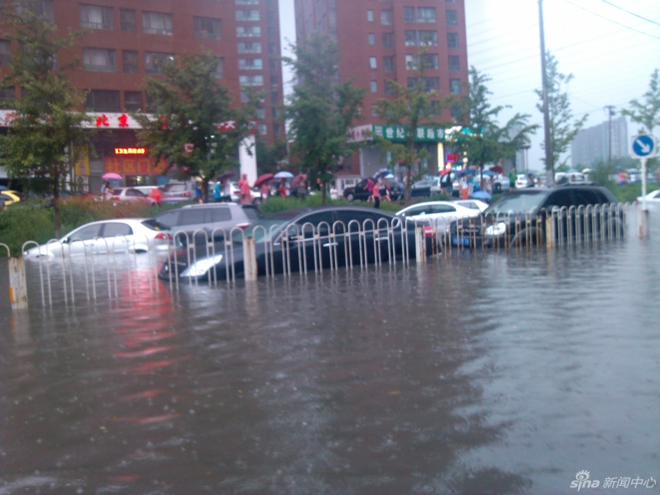 北京遭遇暴雨袭击内涝严重_高清图集_新浪网