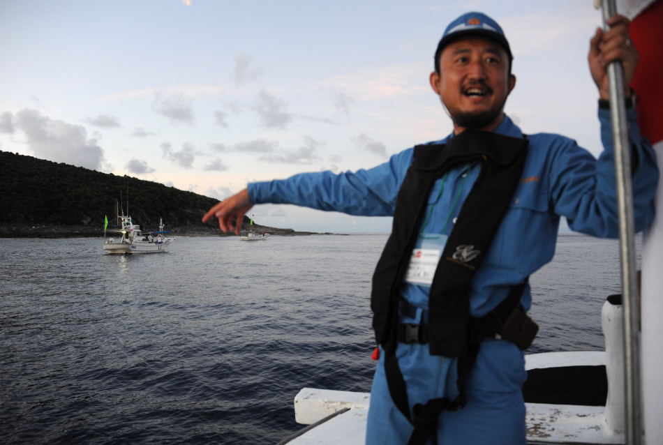日本右翼分子登上钓鱼岛