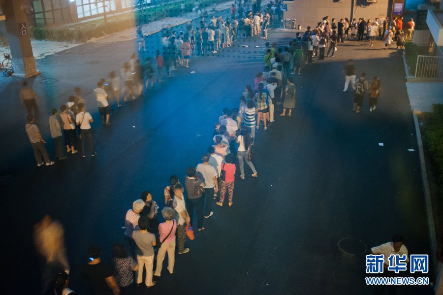 视频:实拍北京协和挂号出新规千余人排队挂号 0   太原流浪狗爱心家