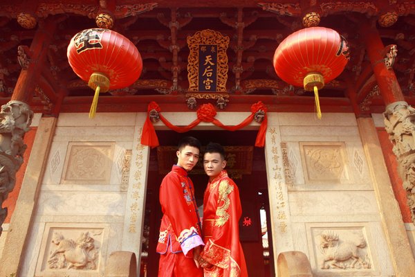 福建首对男同性恋人公开拍结婚照将办婚礼