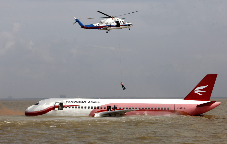 上海举行飞机海面迫降搜救演习_高清图集_新浪网