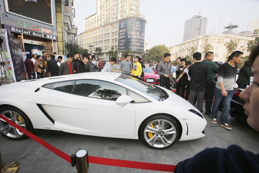 武汉40多辆豪车集体上街_新浪图片