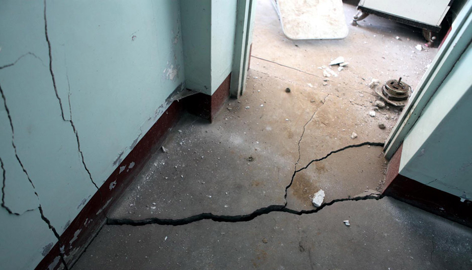 山西临县村庄房屋因采矿挖空严重塌陷