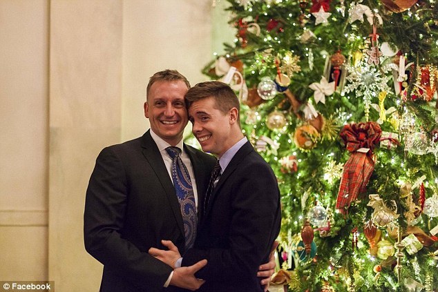 白宫首次举办同性恋订婚仪式